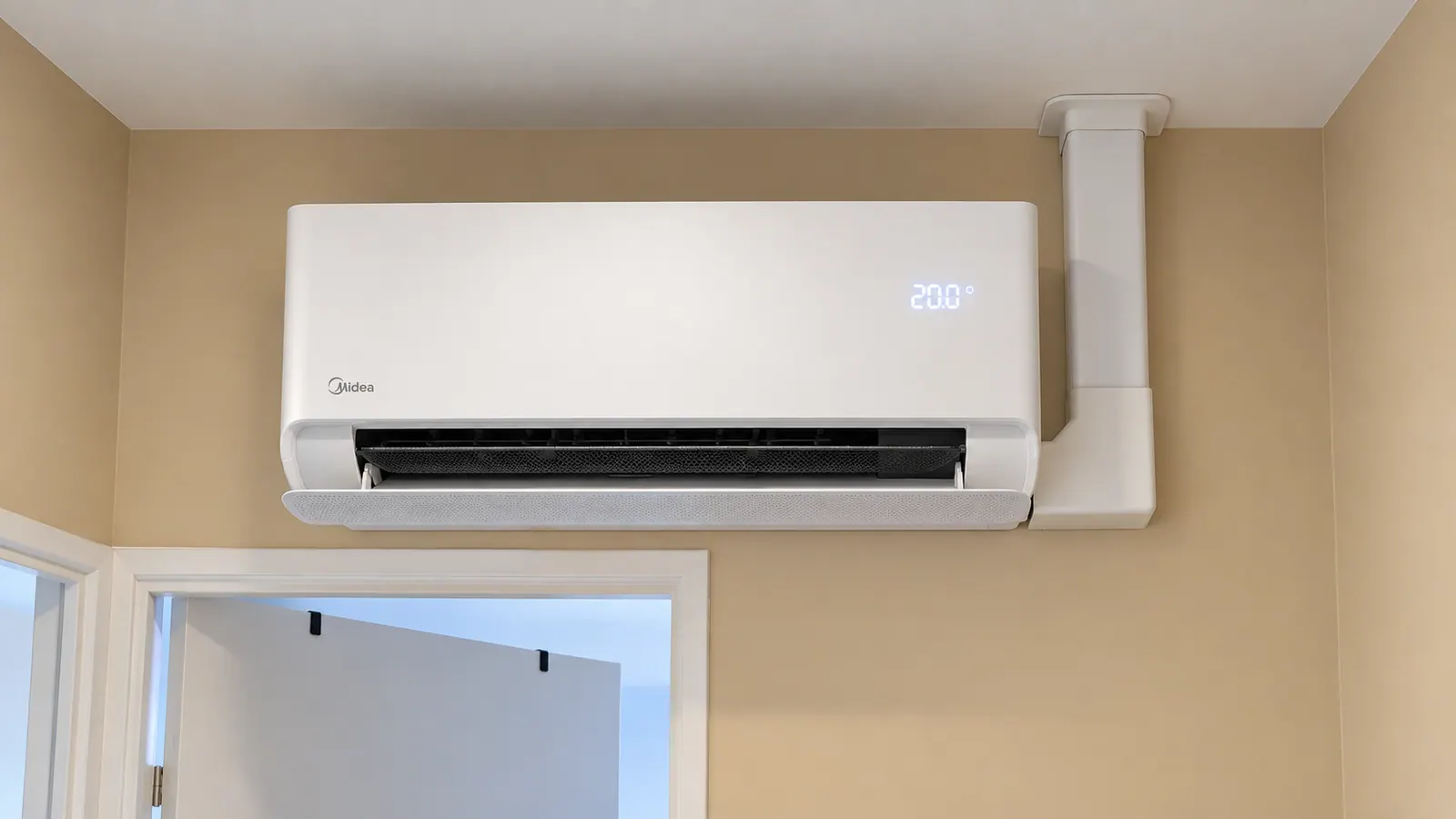 Climatiseur mural posé au-dessus d’une porte